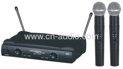 Dual channels wireless microphone