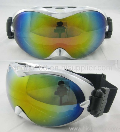 Ski goggles with dual lens anti-fog