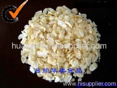 dried garlic flakes