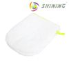 white microfiber car wash mitt