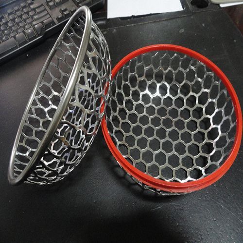 Grocery wire mesh basket