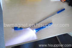 3LED Extending Magnet Pick-Up Flashlight