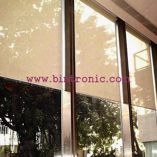 Electronic roller blinds
