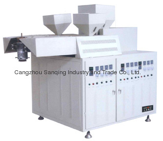 Plastic extruding machine with three feed-in mouths
