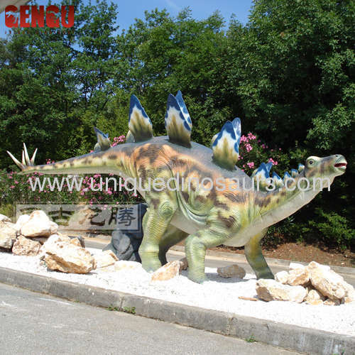 Life size dinosaur animatronic Stegosaurus