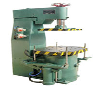 Microseism squeeze foundry moulding machine