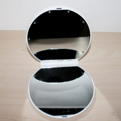 Round and foldable cosmetic mirror