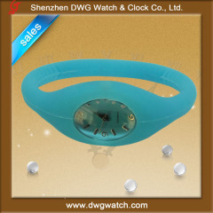 2012 summer latest fashion silicon bracelet watch