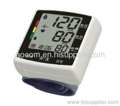 Digtial automatic wrist blood pressure monitor with 240 groups memory