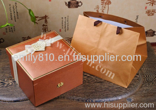 2012 Paper Gift Box