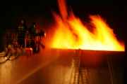 Extinguishing fire caused by methanol storage tank