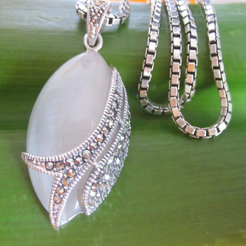 cat's eye pendant necklace,925 Thai silver jewelry
