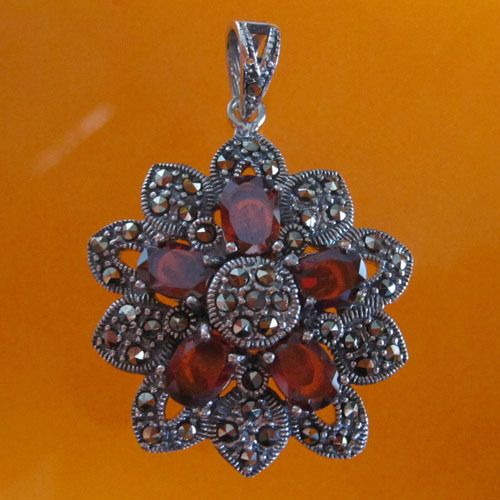 design flower style Thai silver pendant with ruby ,925 Thai silver jewelry