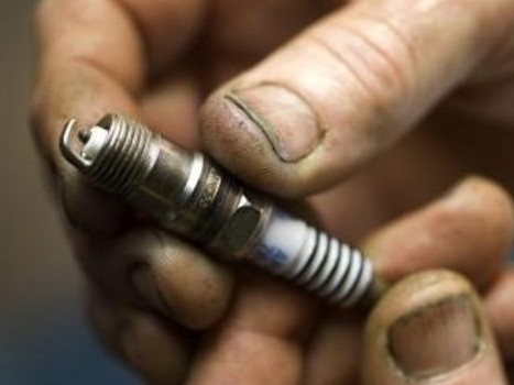 How to Test the Spark From a Motorcycle Spark Plug