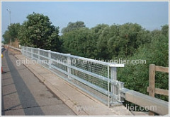 Safety guardrail