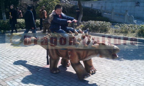 outdoor animatronic dinosaur