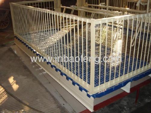 New style galvanized pipe farrowing pig crate