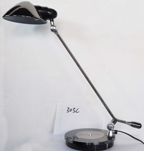 Black metal neck LED desk lamp