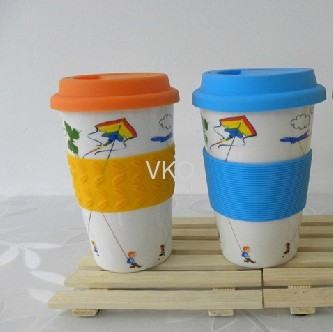 Ceramic Cups Wtih Siliocne Grip And Lid