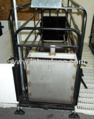 Farming equipment Elevated Farrowing Crate
