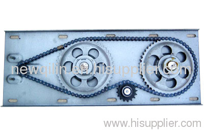 Unilateral drive fastness pattern rolling machine board