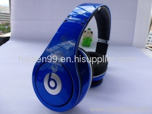 dark blue studio headphone