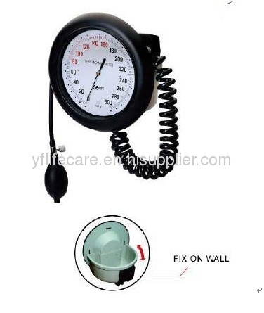 Basket for cuff in the back Wall type sphygmomanometer