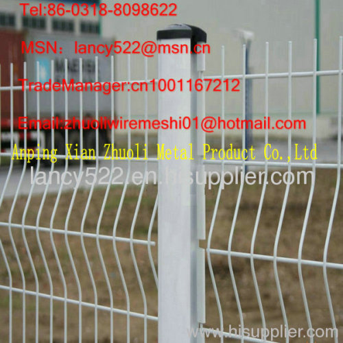 white plastic fencing mesh installation