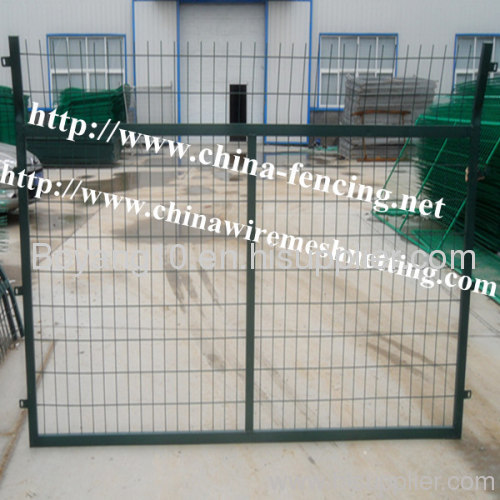 Triangular bending wire mesh fence