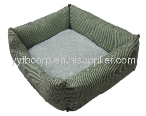 Green plaid pet bed