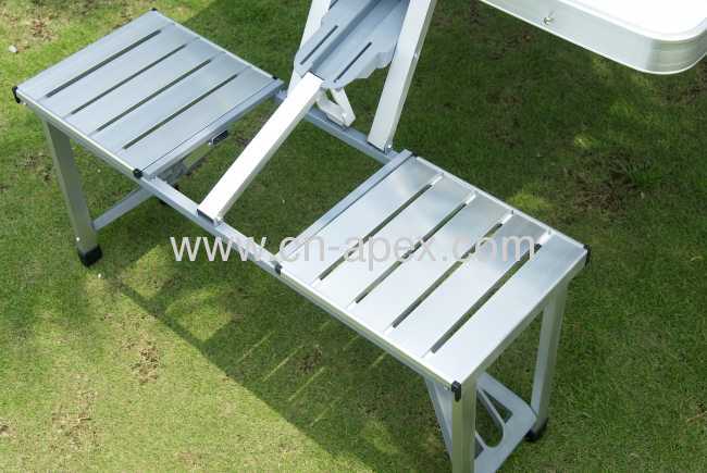 Aluminum integral type outdoor folding table