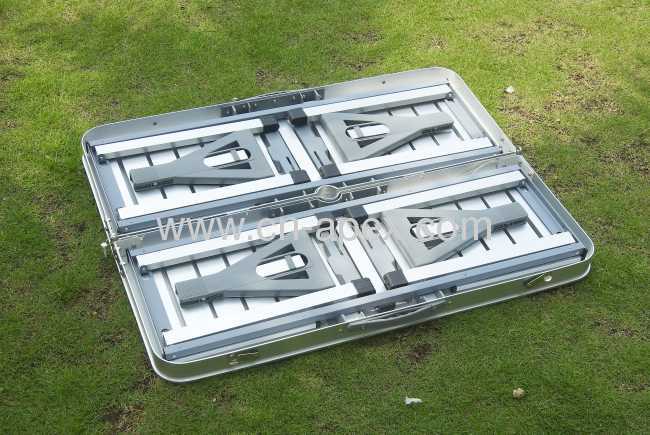 Aluminum integral type outdoor folding table