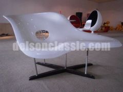 Eames la Chaise