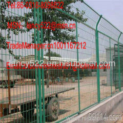 high quality pvc fence installation on the filed
