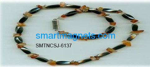 Carves four revolution of black magnetic necklace