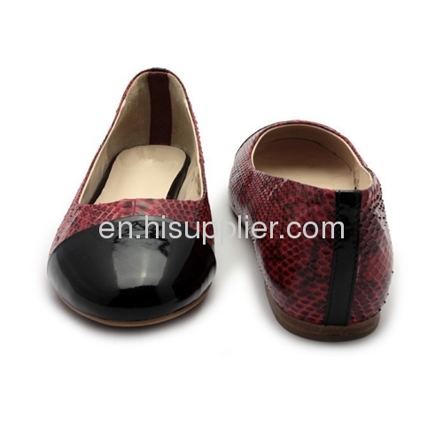 Ladies flat shoes