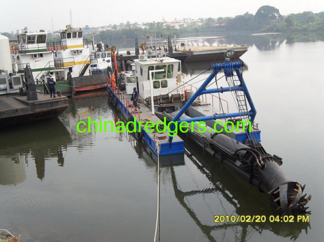 Cutter head suction dredging boat 