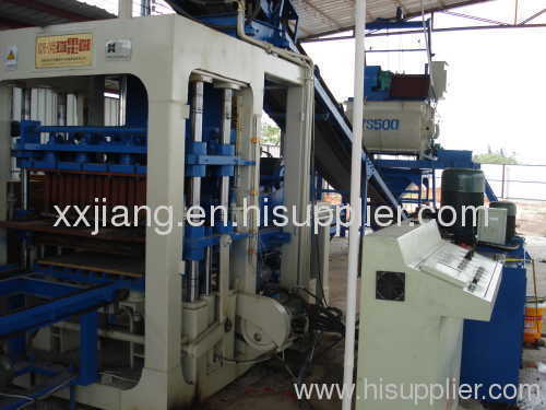 Hollow bricks making machine