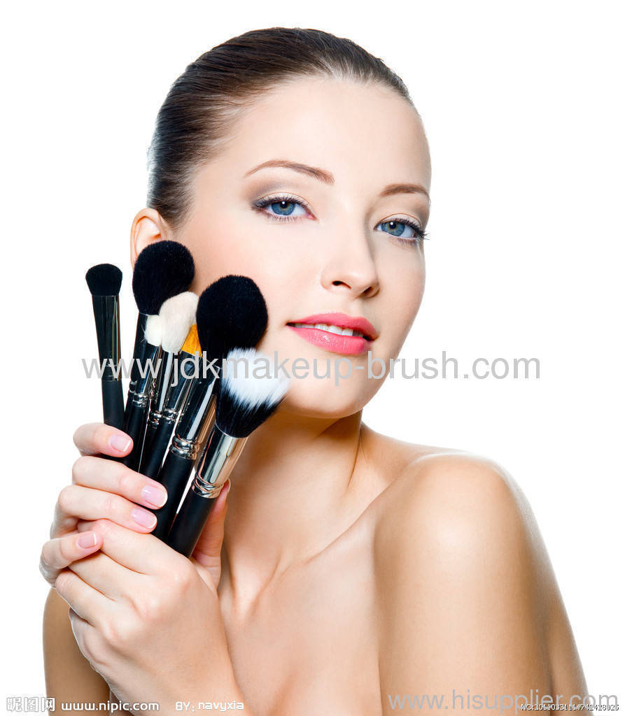 How to Choose Makeup Brushes
