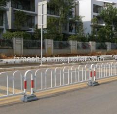 Weaving and welded road wire fence