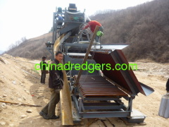 Pulsating sluice box vibrating sluice for gold