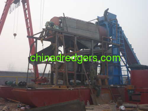 Bucket gold and diamond mining dredger