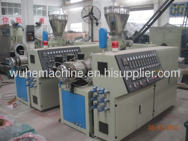 Twin screw extruder 