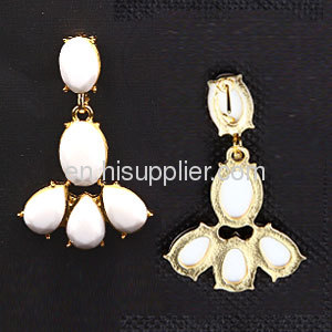 Fashion White Resin Kate Spade Plaza Athenee Chandelier Earrings