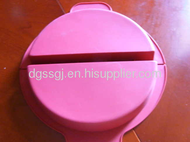 Silicone cake baking pan