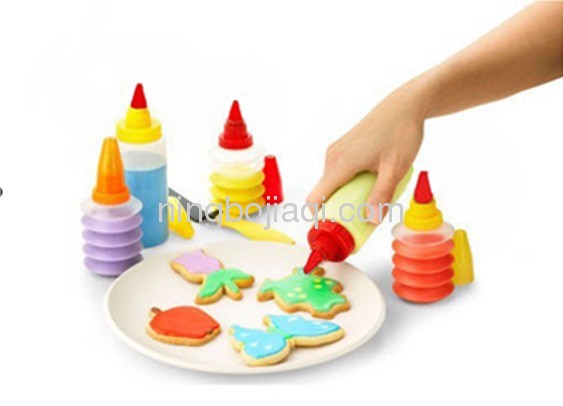 Cookie and cupcake decorating set