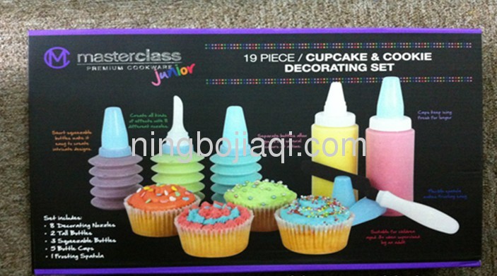 Cookie and cupcake decorating set