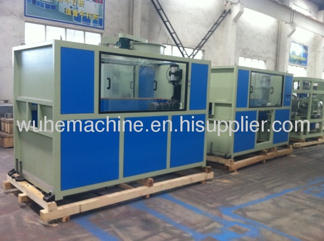 Pipe traction machine 