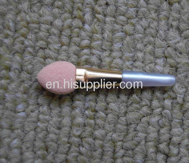 Eyeshadow applicator with Plastic handle