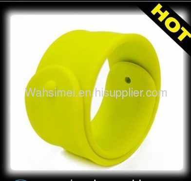 Christmas gift with silicone wristband for promotion,silicone snap bracelet